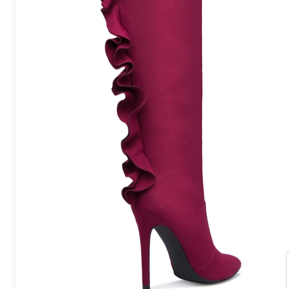 NWT Knee High Ruffled Back Boots